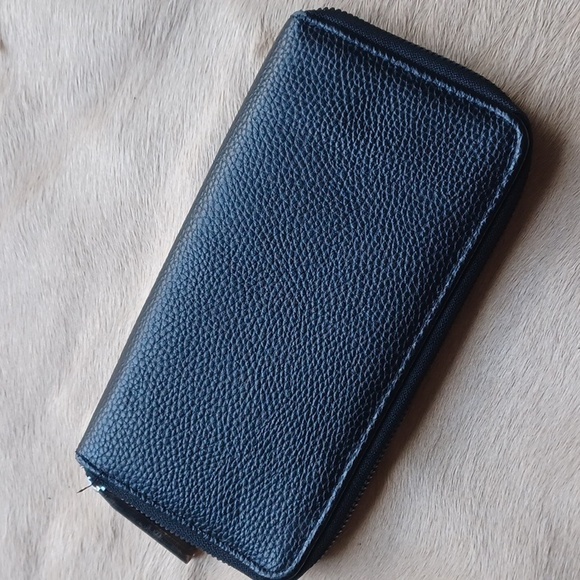 Halston wallet - Picture 2 of 16